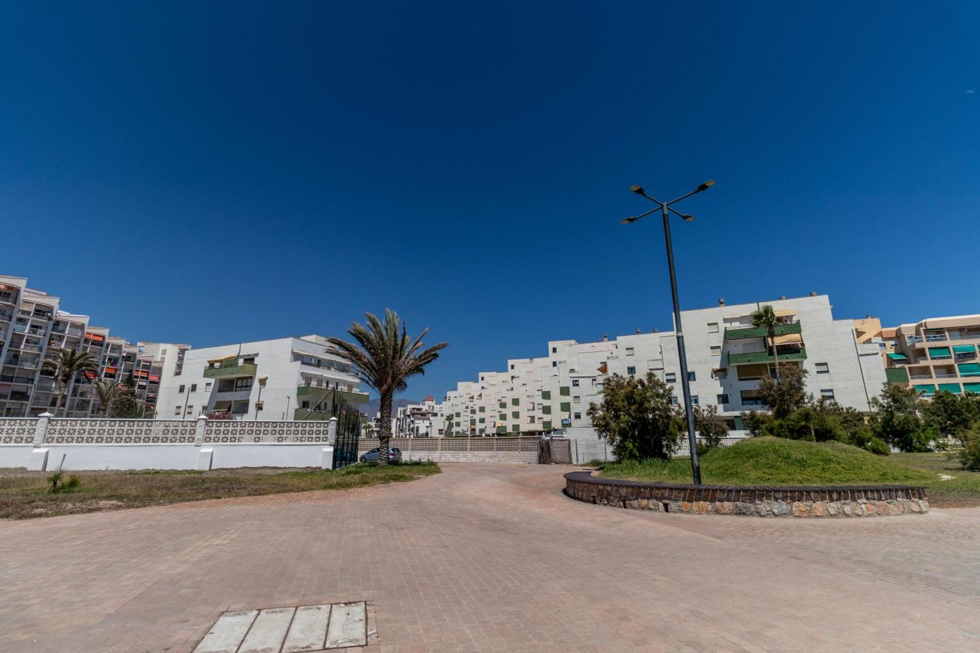 Rentitspain Moderno Apartamento Calaverde Frente Al Mar Salobrena Luaran gambar